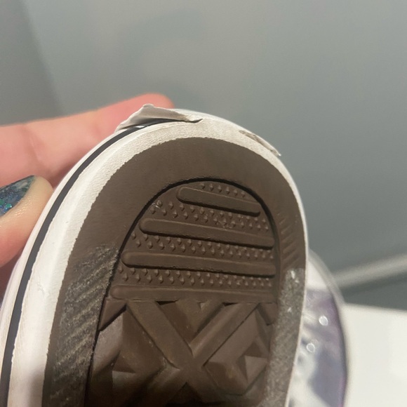 Kids shimmery purple converse size 2 *inspect photos for wear - Picture 6 of 10